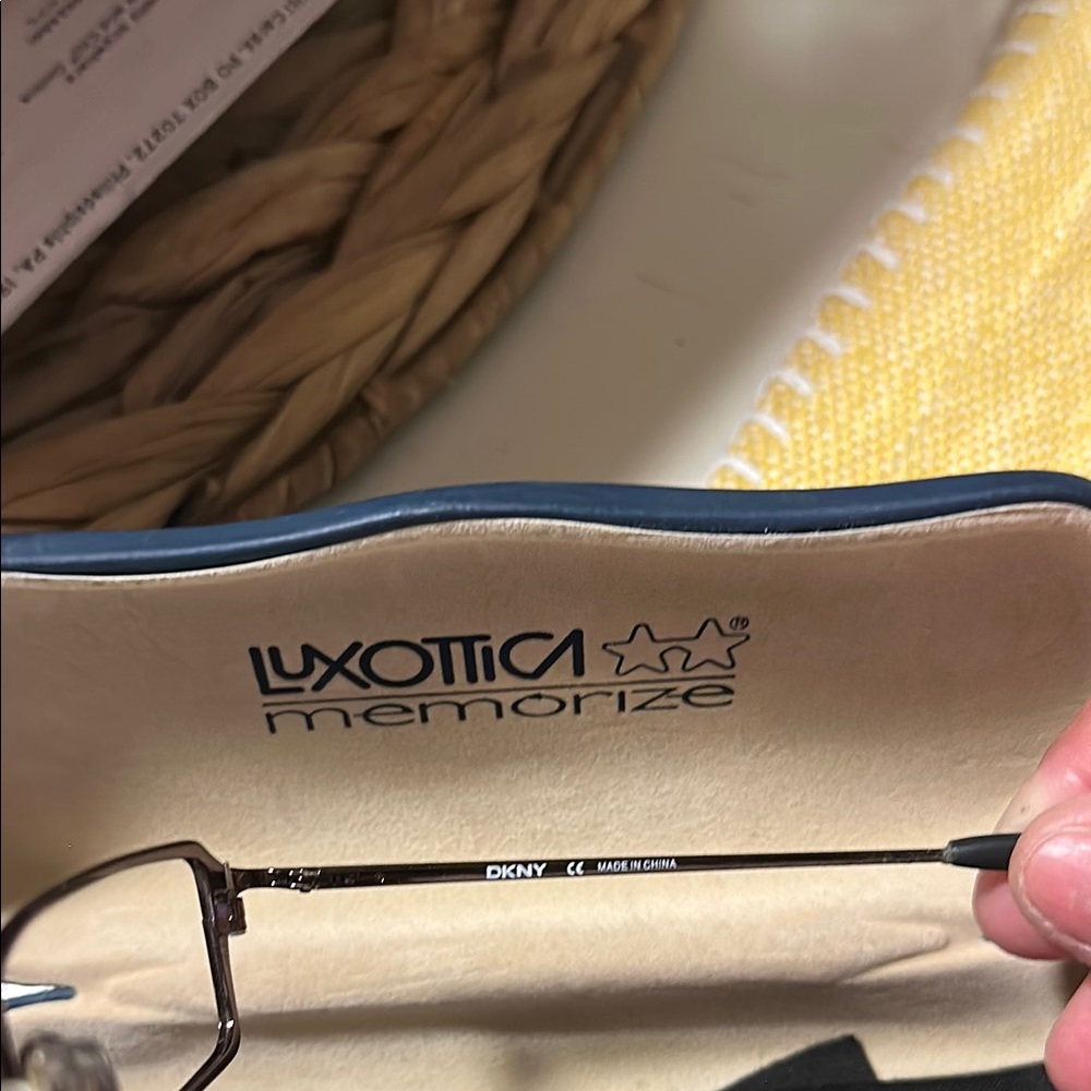 Dkny Stylish Rectangular Eyeglass Frames - image 6